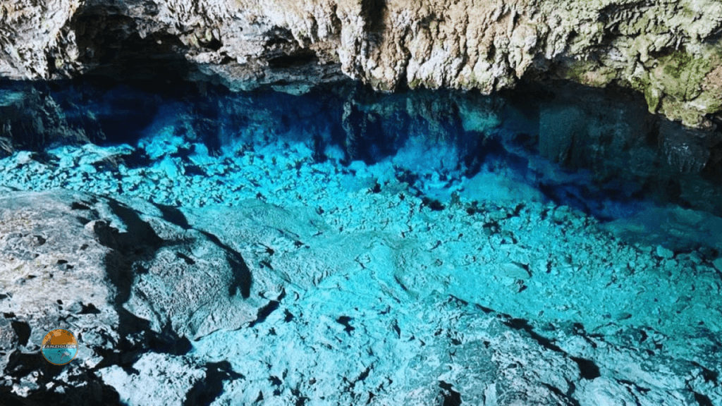 grottes de Kuza ZANZIGUIDE salim guide touristique